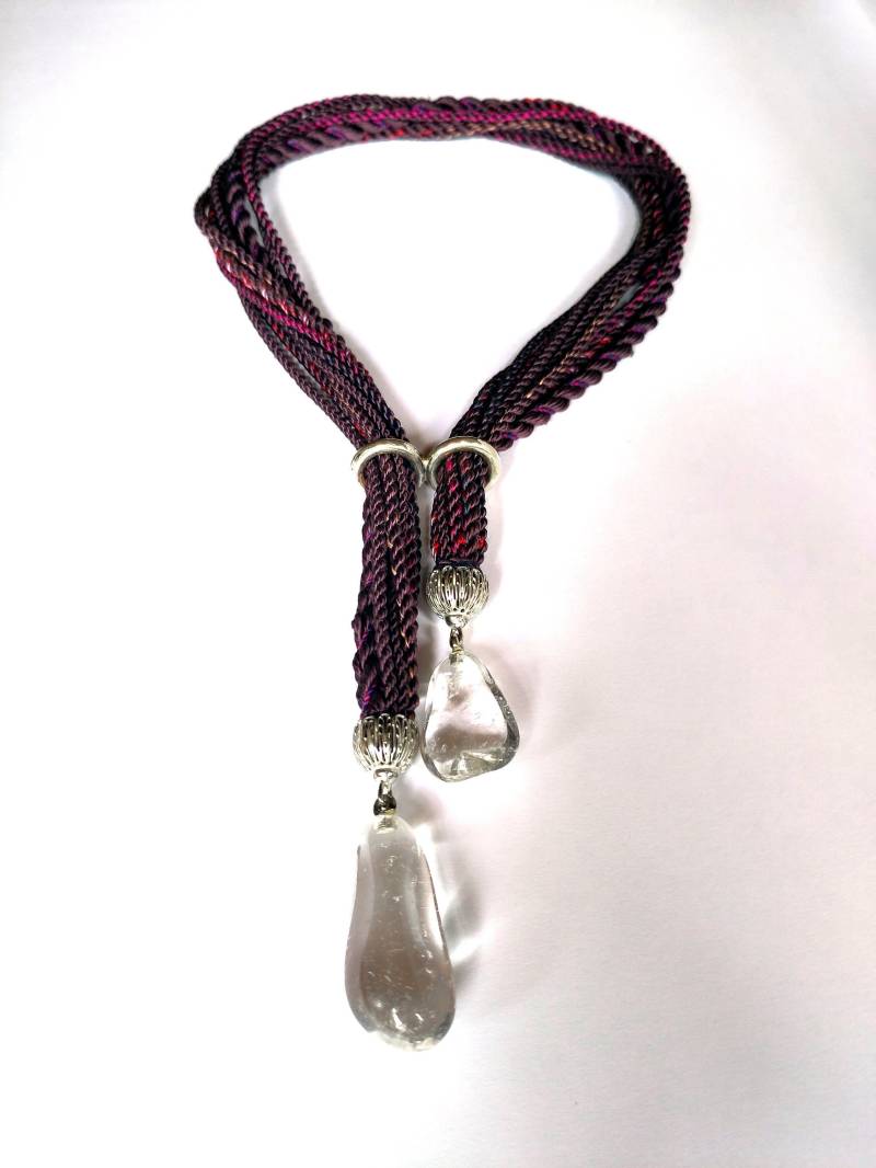 Halskette Aus Seidenkordeln Mit Bergkristallen Und Silberfiligran von Indieyou