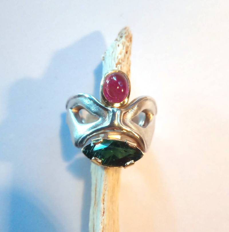 Ring Maske Turmalin Rot Cabochon Grün Facettiert Silber Und 750 Gold von Indieyou