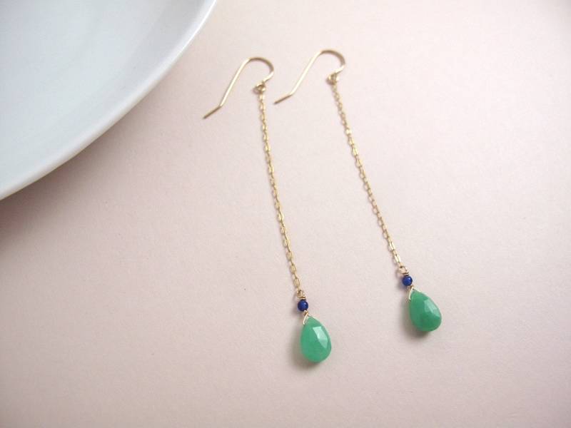 Elegante Ohrringe Mit Feingeschliffenen Grünen Chalcedonen An Feiner Kette, Gold-Fill Silber Vergoldet Halbedelsteine Handgemacht Unikat Elegante Ohrringe Mit Feingeschliffenen Grünen Chalcedonen An Feiner Kette, Gold-Fill Silber Vergoldet Halbedelsteine Handgemacht Unikat von Indigena