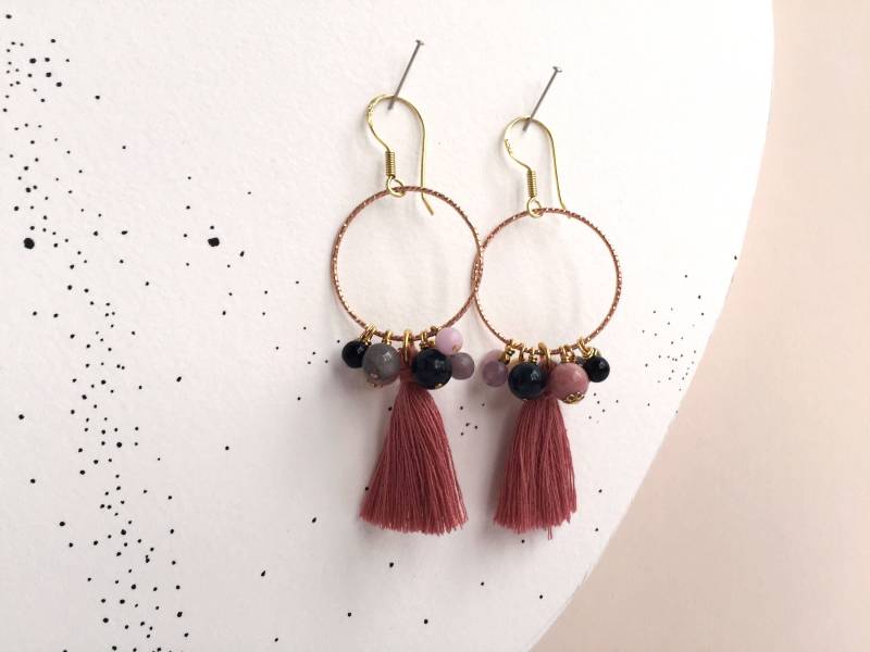 Große Creolenohrringe Mit Tasseln Und Clustern Aus Halbedelsteinen, Troddeln, Boho Hippie Ohrringe, Roségold Altrosa Erdtöne Große Creolenohrringe Mit Tasseln Und Clustern Aus Halbedelsteinen, Troddeln, Boho Hippie Ohrringe, Roségold Altrosa Erdtöne von Indigena