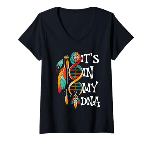 Damen It's In My DNA Indigenous Indianer Day Pride T-Shirt mit V-Ausschnitt von Indigenous Native Cherokee Apache Lumbee Clothing
