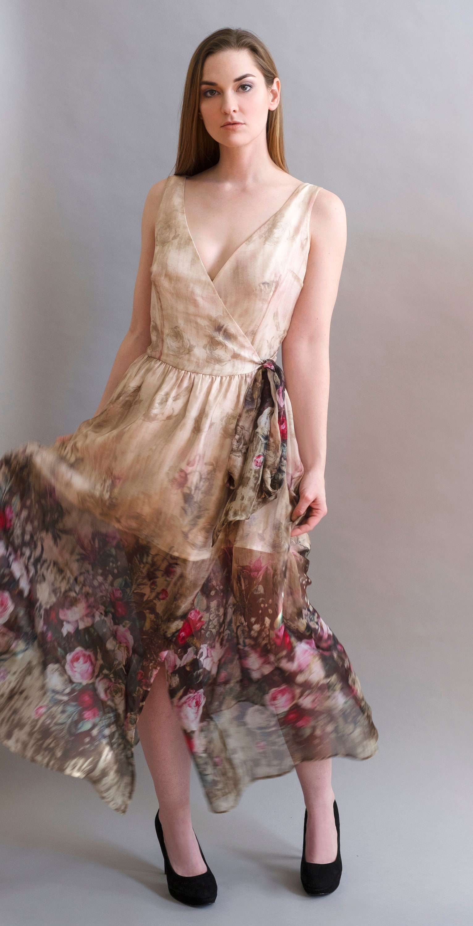 Rita Wrap Kleid Maxi Im Garten Rosen 100 % Maulbeerseide Seide Chiffon - Langsam Mode Rita Wrap Kleid Maxi Im Garten Rosen 100 % Maulbeerseide Seide Chiffon - Langsam Mode von IndigoBoutiqueDesign