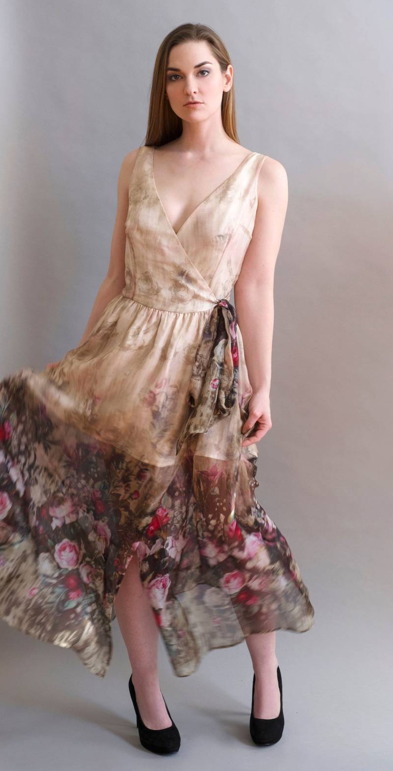 Rita Wrap Kleid Maxi Im Garten Rosen 100 % Maulbeerseide Seide Chiffon - Langsam Mode Rita Wrap Kleid Maxi Im Garten Rosen 100 % Maulbeerseide Seide Chiffon - Langsam Mode von IndigoBoutiqueDesign