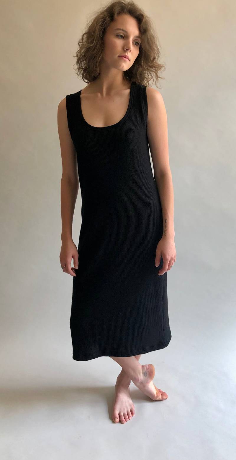 Tina Wende Tank Kleid in Schwarz Bio Waffel Baumwolle Tina Wende Tank Kleid in Schwarz Bio Waffel Baumwolle von IndigoBoutiqueDesign