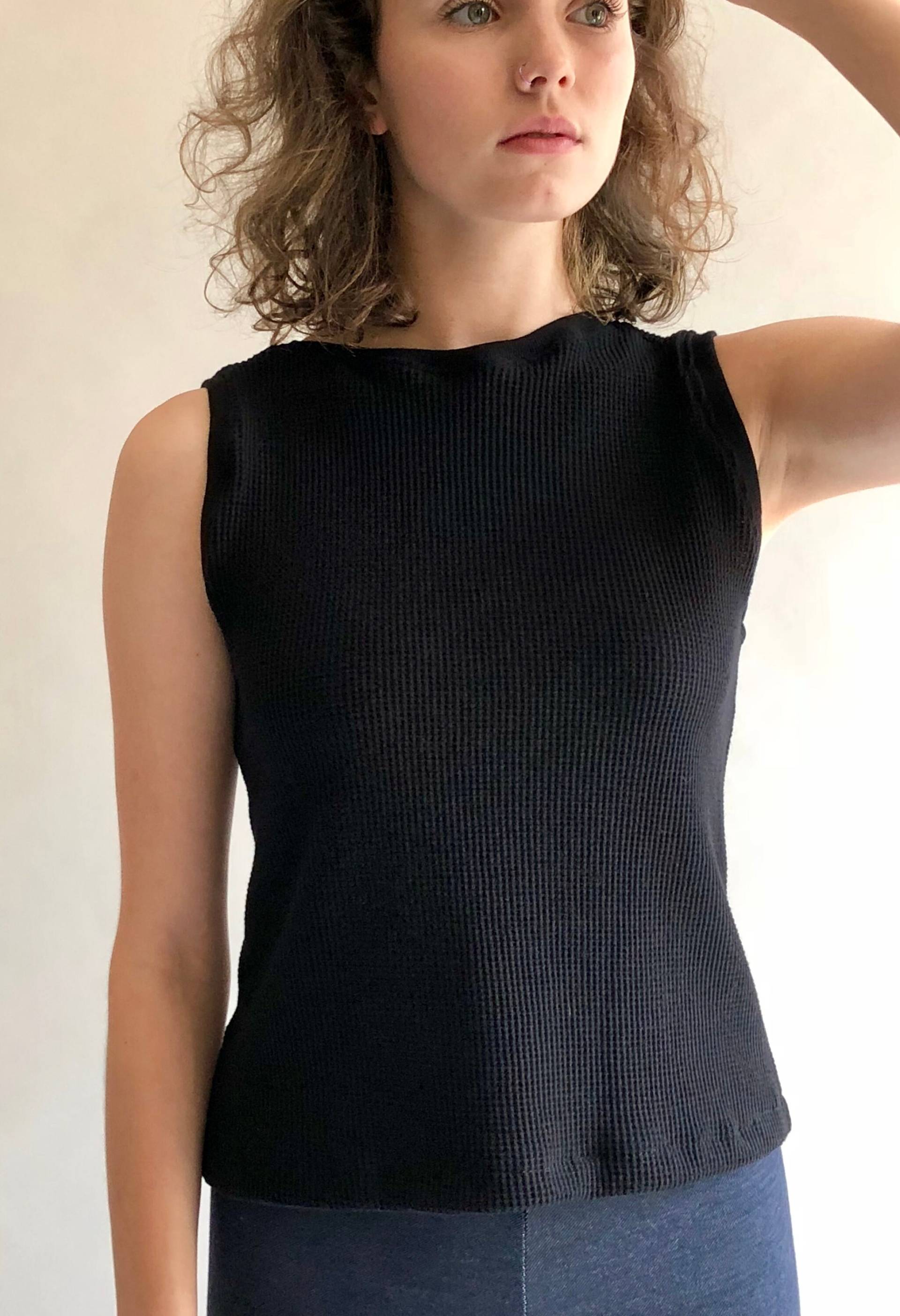 Tina Wende Tank Top in Schwarz Bio Waffel Baumwolle Tina Wende Tank Top in Schwarz Bio Waffel Baumwolle von IndigoBoutiqueDesign