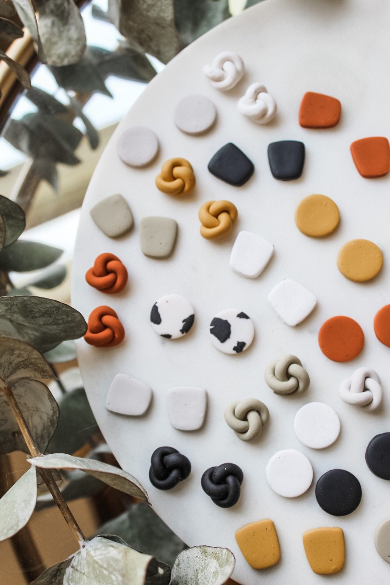Bauen Sie Ihr Eigenes Stud Pack | Knoten Ohrringe, Zierlich, Kuh Druck, Animal Print, Kreis, Kleine Ohrstecker, Leichte Ton Statement Ohrringe von IndigoClayJewelry