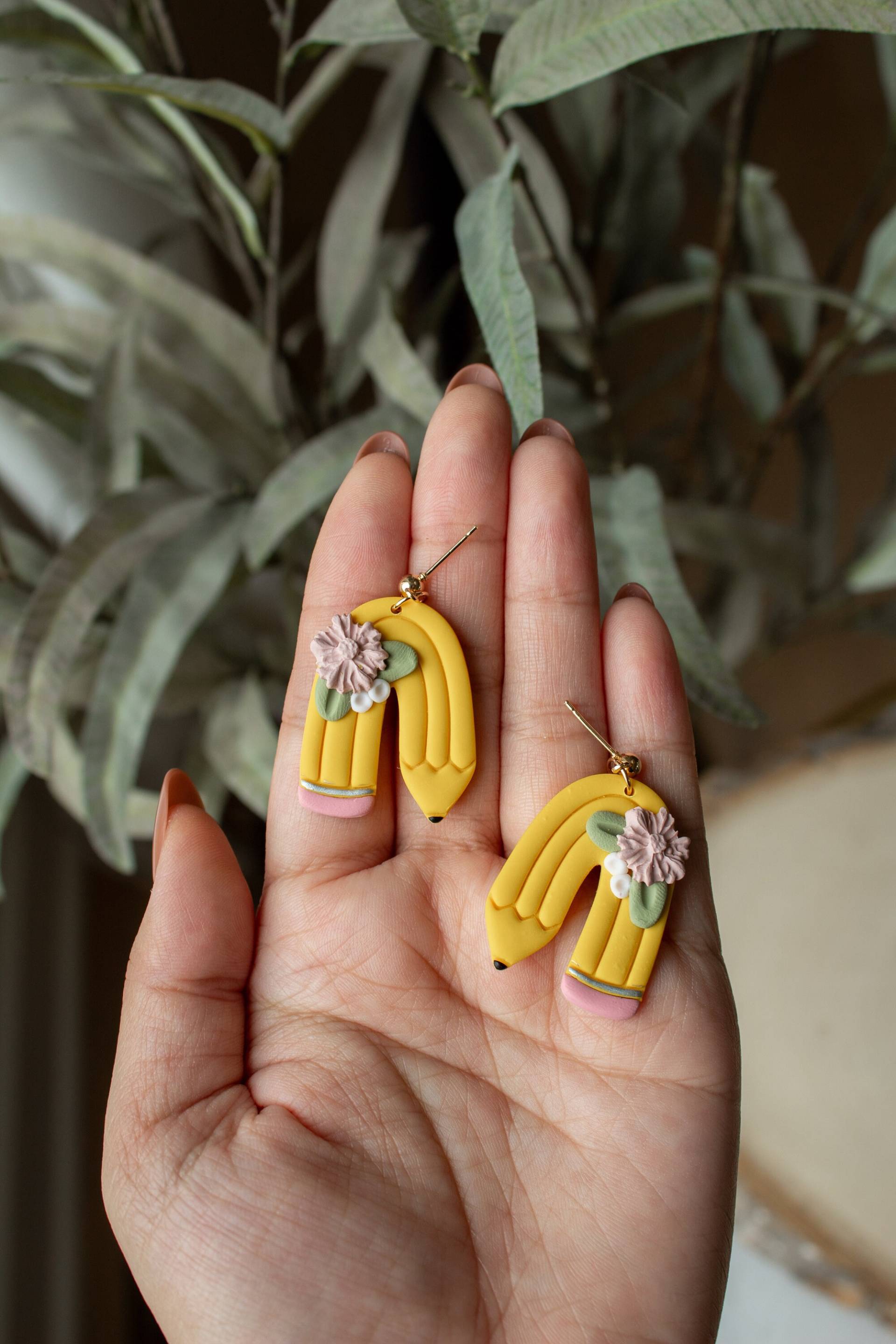 Blumen Bleistift Baumelt | Polymer Clay Ohrringe, Anhänger, Geschenk Für Lehrer Blumen Bleistift Baumelt | Polymer Clay Ohrringe, Anhänger, Geschenk Für Lehrer von IndigoClayJewelry
