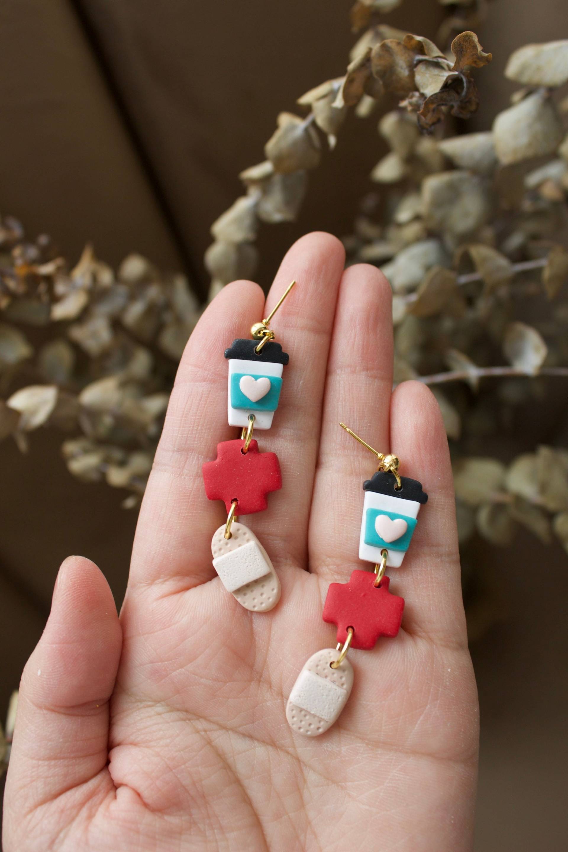 Krankenschwester Wertschätzung Baumelt Polymer Clay Ohrringe, Weiß Gesprenkelte Anhänger, Wertschätzung, Geschenke von IndigoClayJewelry
