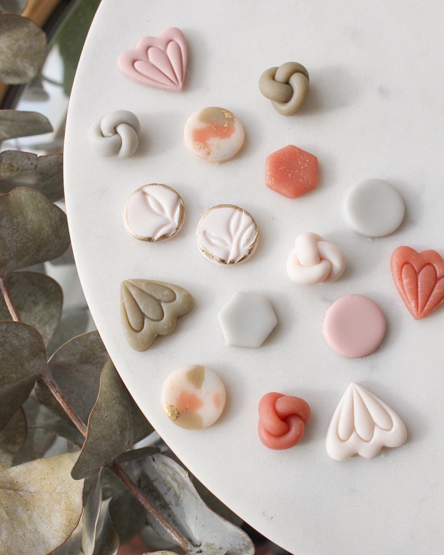 Pastell Bauen Sie Ihre Eigenen Ohrstecker | Knoten Ohrringe, Zierlich, Marmor, Animal Print, Kreis, Kleine Ohrstecker, Leichte Statement Ohrringe Aus von IndigoClayJewelry