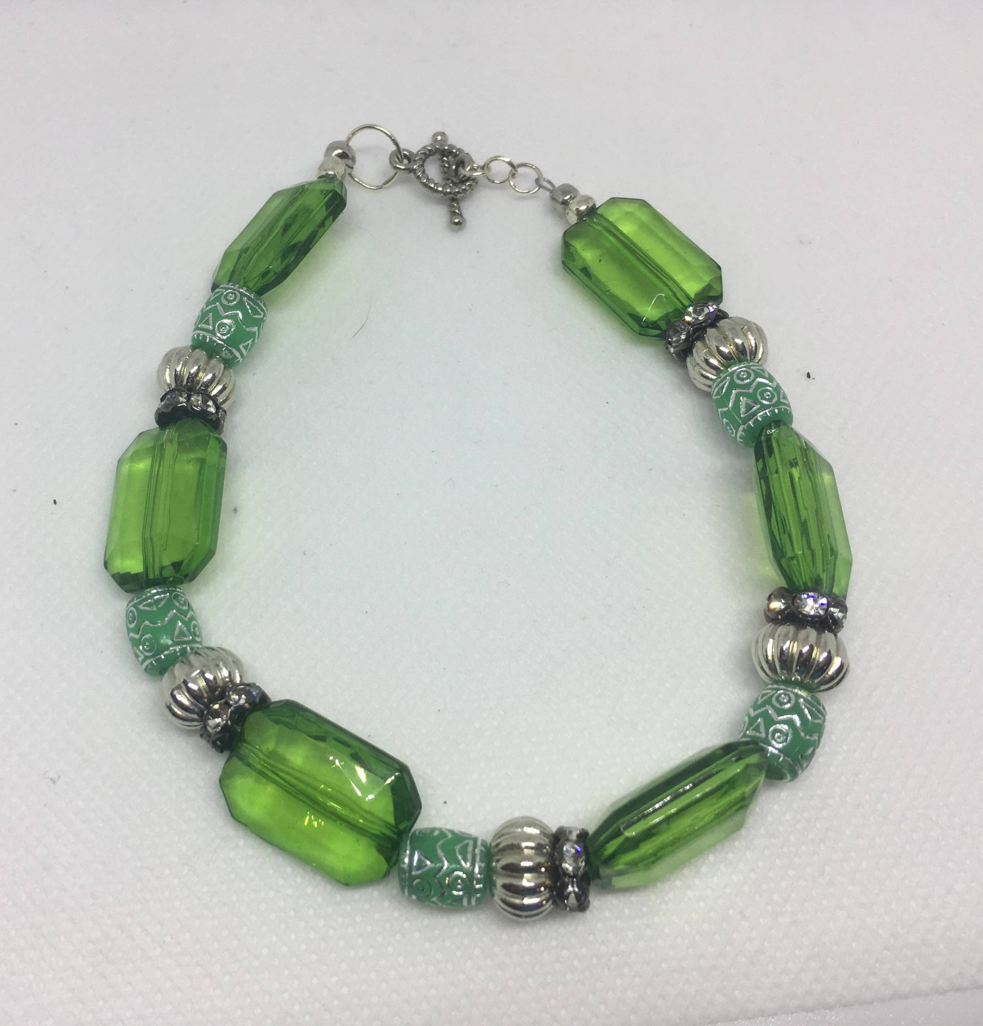 Grüne Glasperle Armband, Sommer-Armband, Mode-Schmuck, Statement-Schmuck, Elegant Grüne Glasperle Armband, Sommer-Armband, Mode-Schmuck, Statement-Schmuck, Elegant von IndigoDragonDesigns