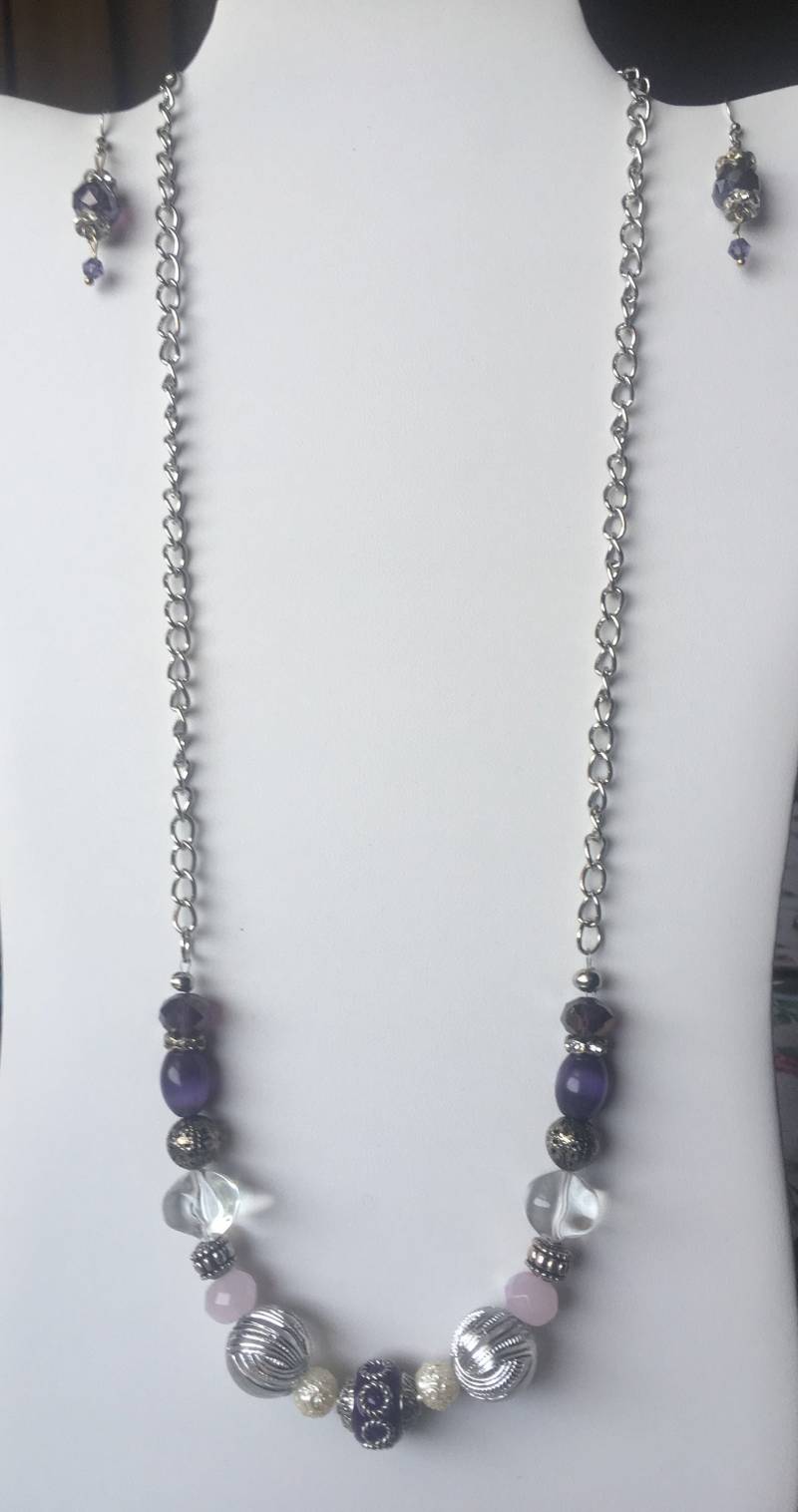 Lila Glasperlenaussage Halskette Lila Glasperlenaussage Halskette von IndigoDragonDesigns