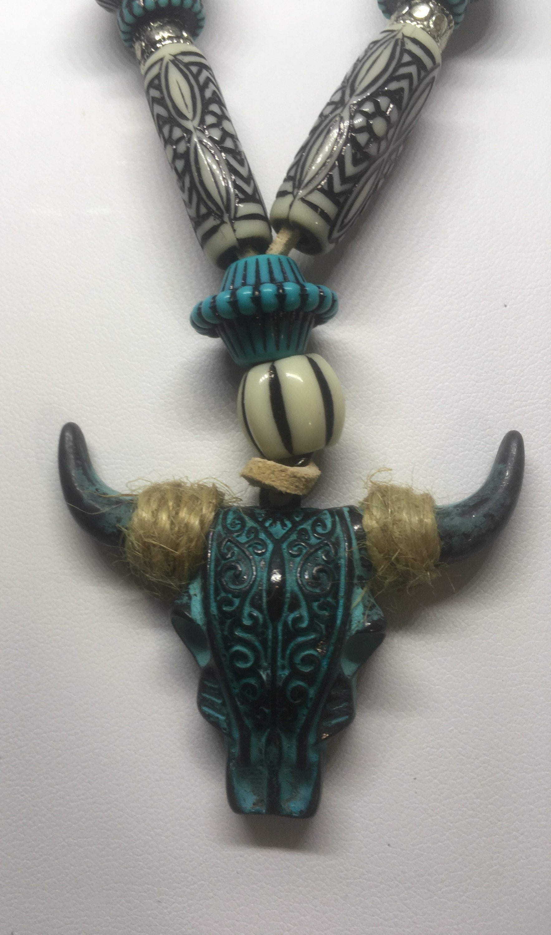 Mens Southwest Cow Skull Halskette von IndigoDragonDesigns