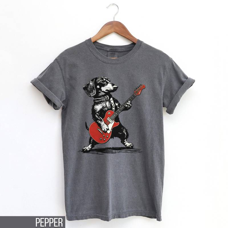 Rockin Dackel Shirt - Lustiger Hund Mit Gitarre T-Shirt, Wurst Hunde Liebhaber Geschenk, Musik Band Hundemama, Retro Doxie Dad von IndigoLakeDesign