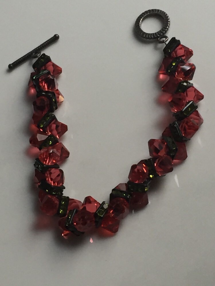 Funkelnde Swarovski-Kristall-Armband in Schwarz Und Brillante Rosa Pfirsich Platz Scheiben Von Lindgrün Funkelnde Swarovski-Kristall-Armband in Schwarz Und Brillante Rosa Pfirsich Platz Scheiben Von Lindgrün von IndigoMundy