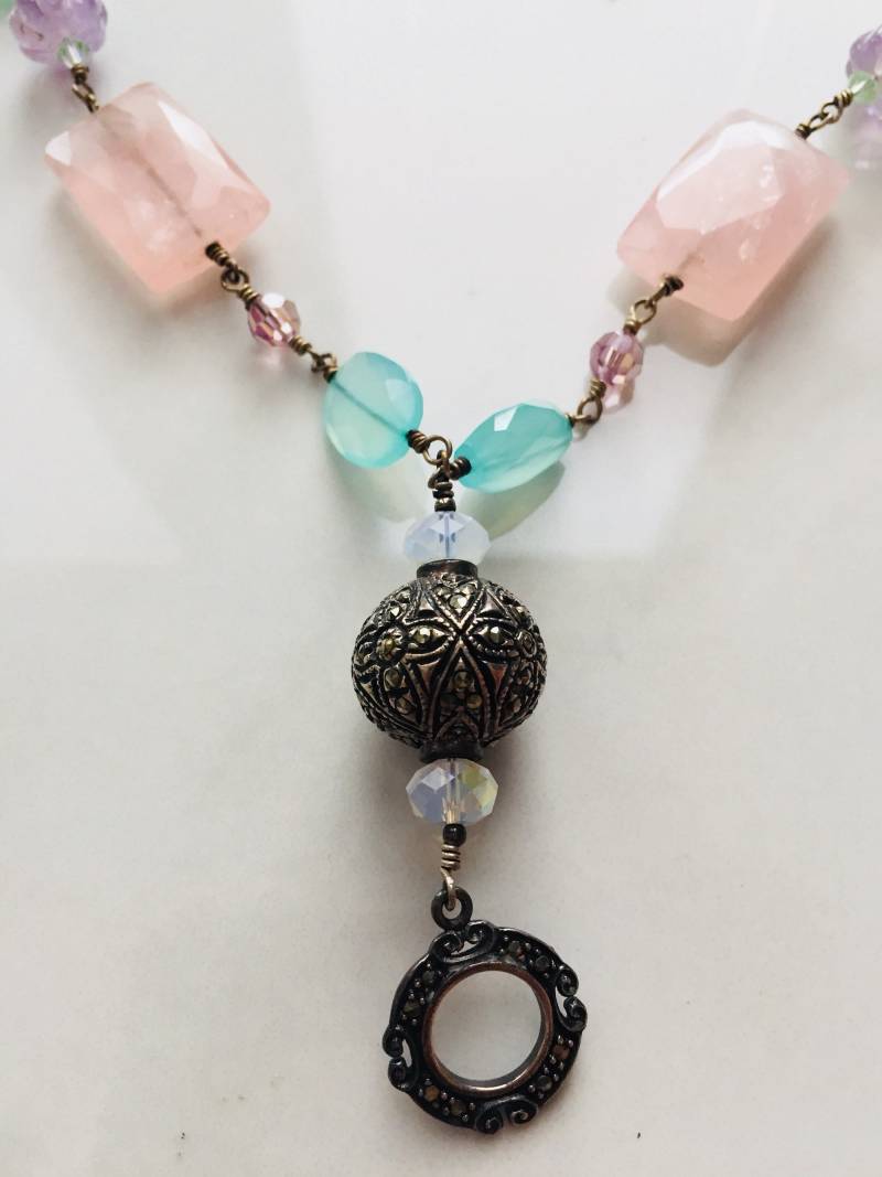 Herrliche Sterling Silberdraht Gewickelt Halskette Rosenquarz, Amethyst, Geschnitzt Herrliche Sterling Silberdraht Gewickelt Halskette Rosenquarz, Amethyst, Geschnitzt von IndigoMundy