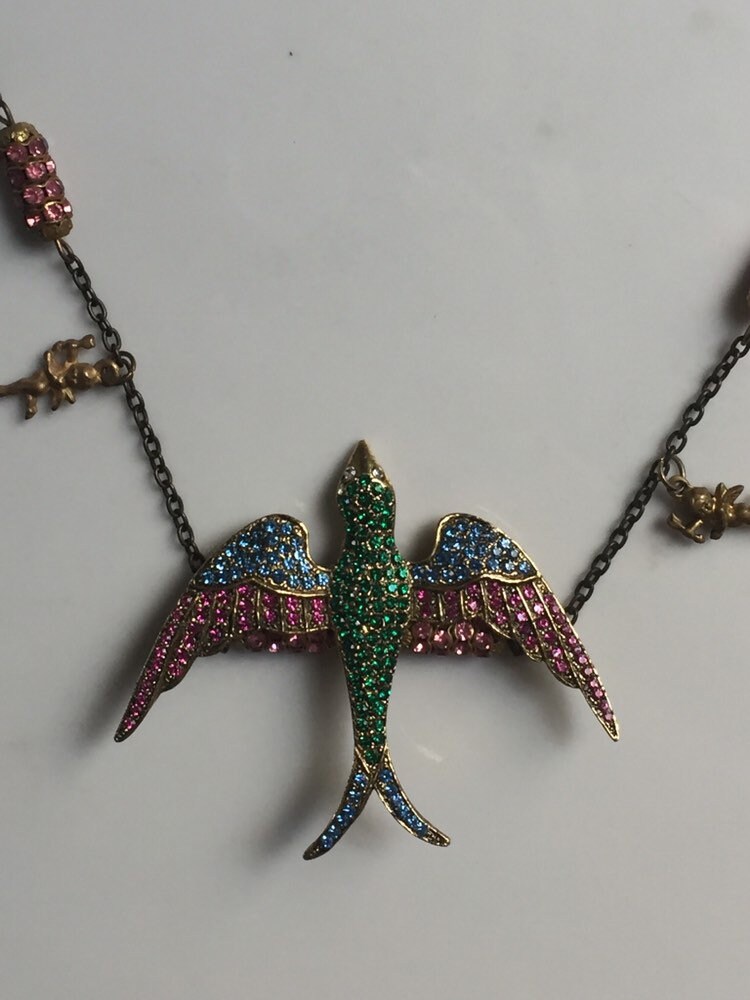Umfunktionierten Schmuck Halskette Mit Vogel, Mehrfarbige Strass-Steine Umfunktionierten Schmuck Halskette Mit Vogel, Mehrfarbige Strass-Steine von IndigoMundy