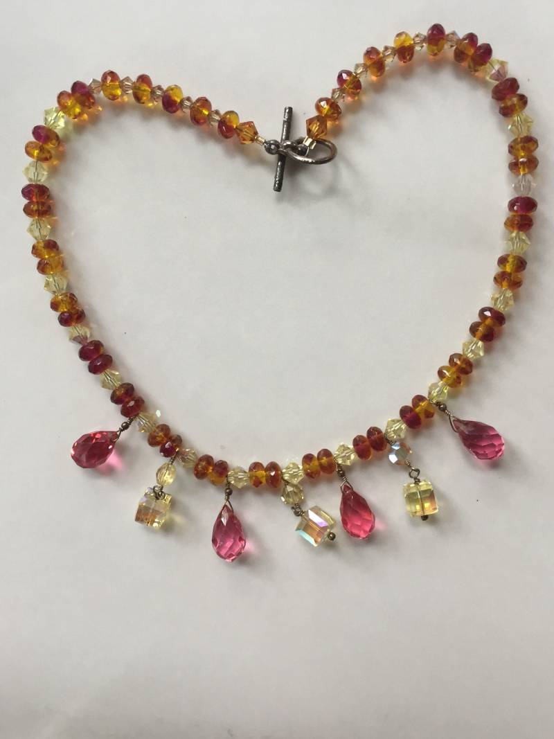 Vintage Kristall Perlen Halskette Mit Swarovski Kristalltropfen Vintage Kristall Perlen Halskette Mit Swarovski Kristalltropfen von IndigoMundy