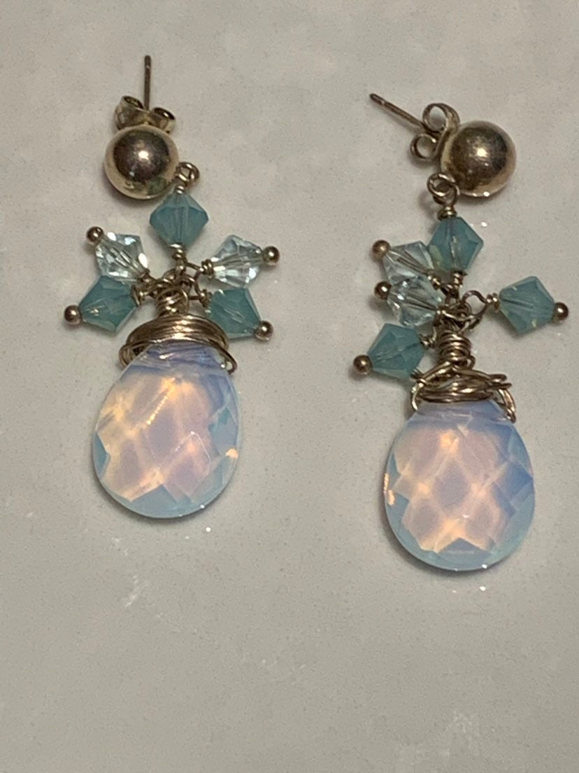 Wunderschöne Mondstein-Teardrop-Ohrringe Mit Swarovski Kristallakzenten-sterling Wunderschöne Mondstein-Teardrop-Ohrringe Mit Swarovski Kristallakzenten-sterling von IndigoMundy