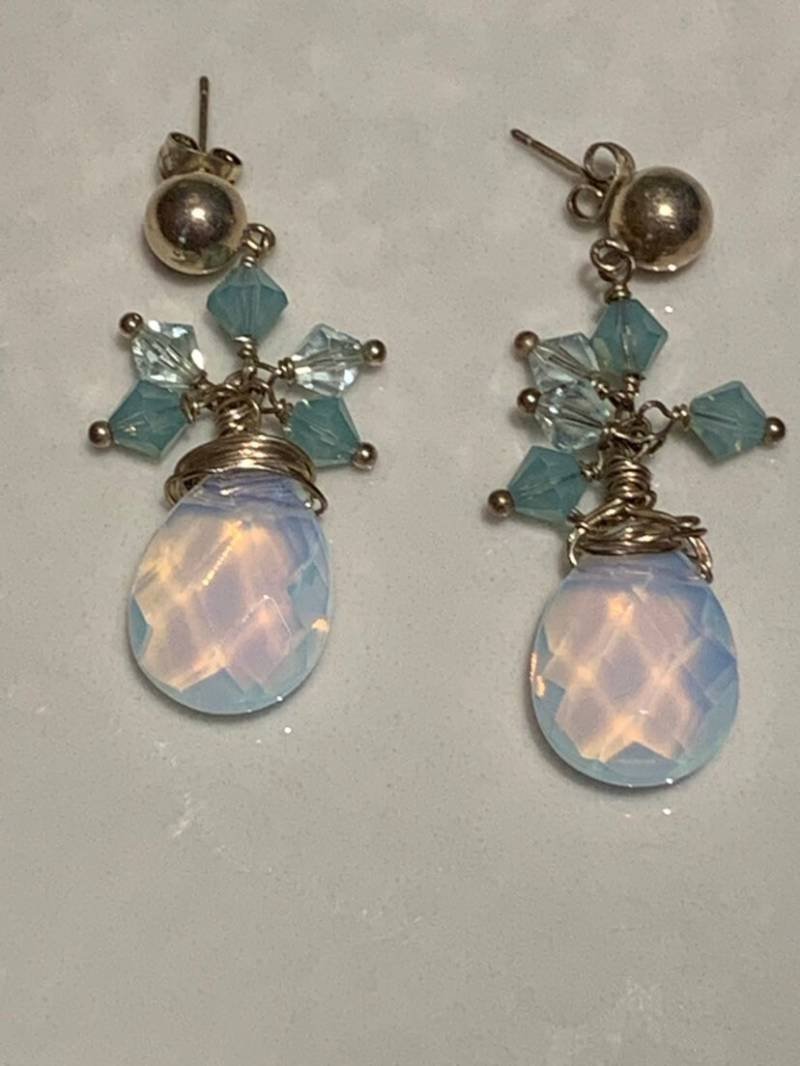 Wunderschöne Mondstein-Teardrop-Ohrringe Mit Swarovski Kristallakzenten-sterling Wunderschöne Mondstein-Teardrop-Ohrringe Mit Swarovski Kristallakzenten-sterling von IndigoMundy