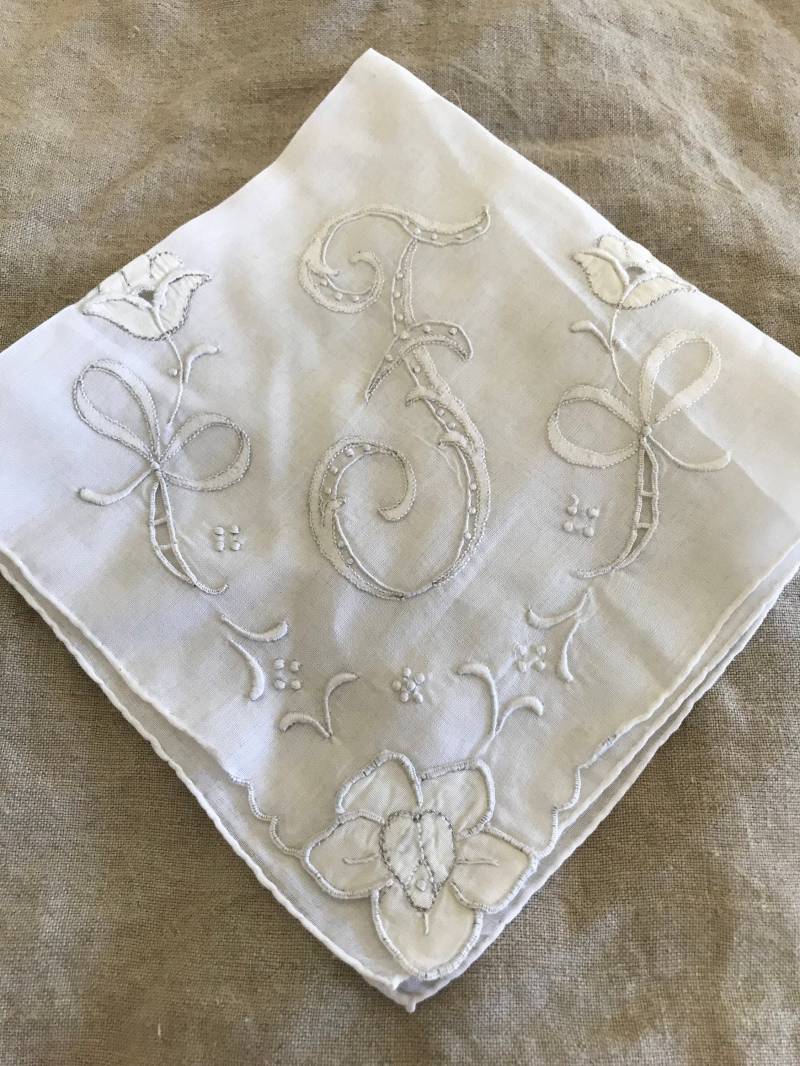 Vintage Hand Besticktes Taschentuch Monogramm Applikation Schatten Stickerei Feine Baumwolle Mode Quilt Patchwork Erstellen Verschönern Accessoire von IndigoRoseandCo