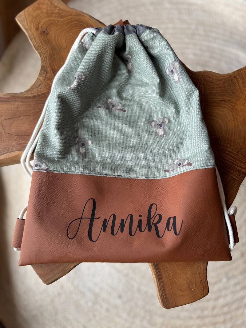 Personalisierter Turnbeutel/Rucksack Für Kinder. Aus Canvas, Baumwolle Und Kunstleder. Motiv Koala von Indiwiedual