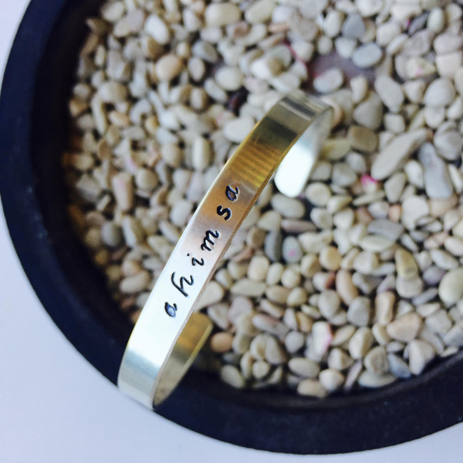 Ahimsa Sterling Silber Manschette Armband - Hand Gestempelt Yoga Schmuck Niyama von IndoLove