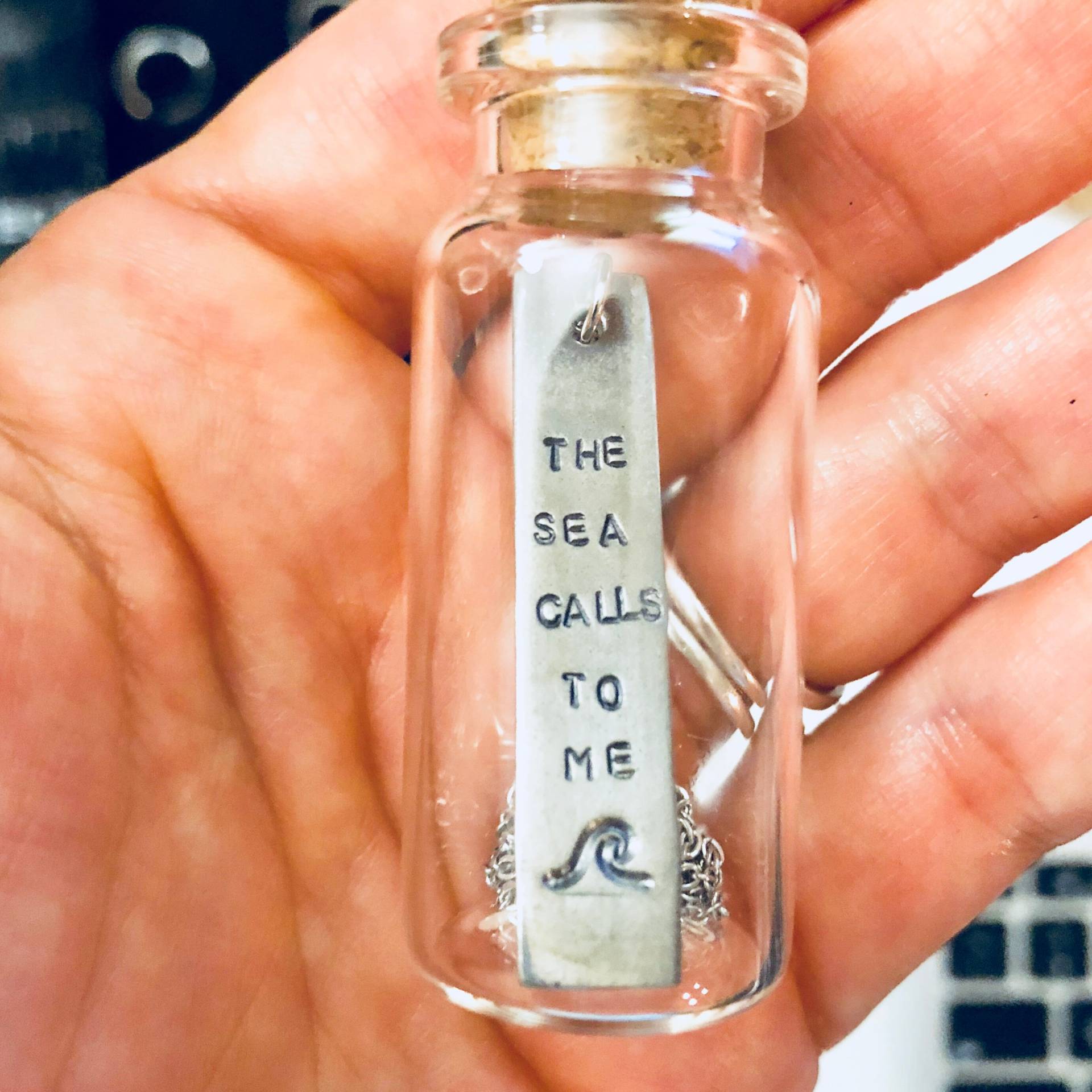 "Handgestempelte Halskette Aus Zinn "The Sea Calls To Me" - Strandschmuck." von IndoLove