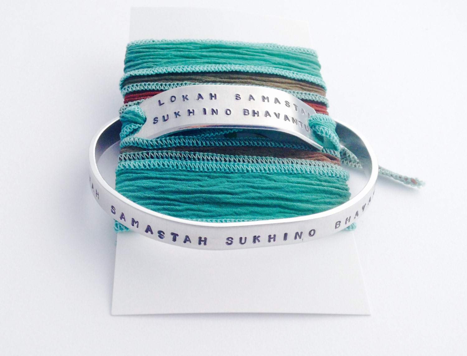 Lokah Samastah Sukhino Bhavantu Armband - Handgestempeltes Yoga Mögen Alle Wesen Glücklich Und Frei Sein Geschenke Für Sie von IndoLove