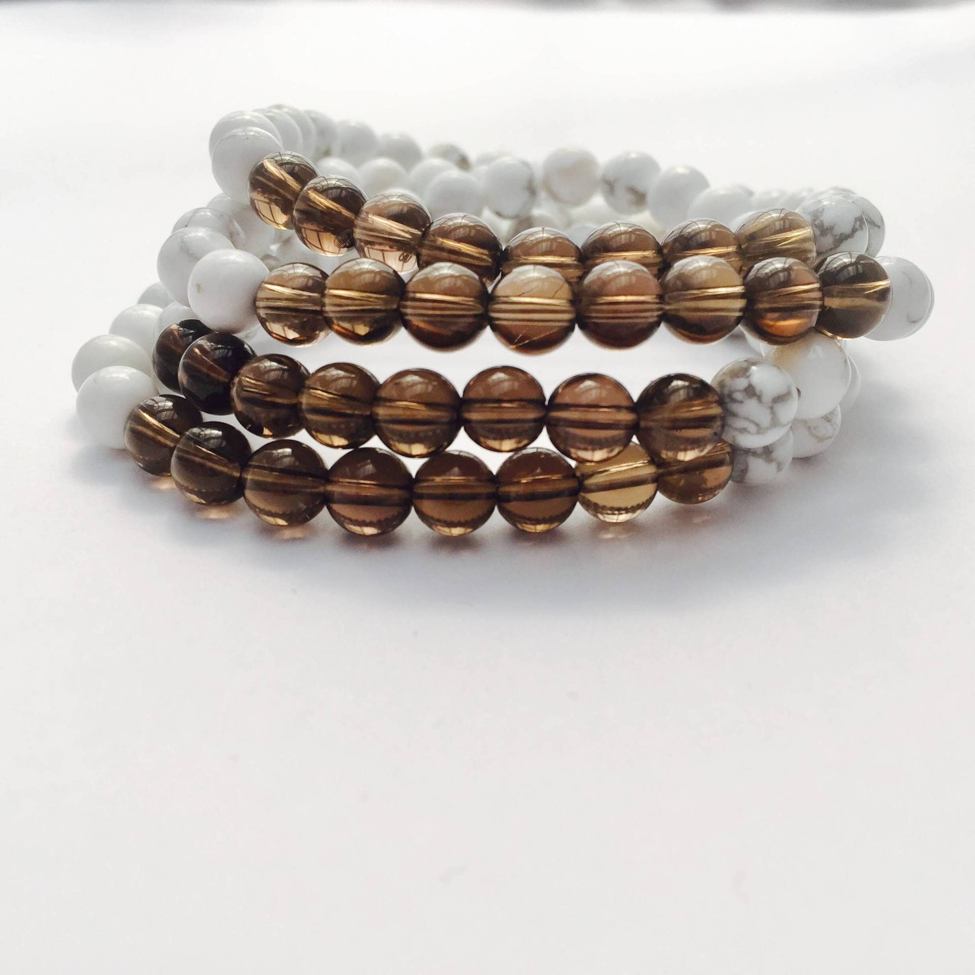 Rauchquarz Howlith Mala Armband - Kraft Und Erdung Yoga Für Das Wurzelchakra Mutter Erde Muladhara Chakra von IndoLove