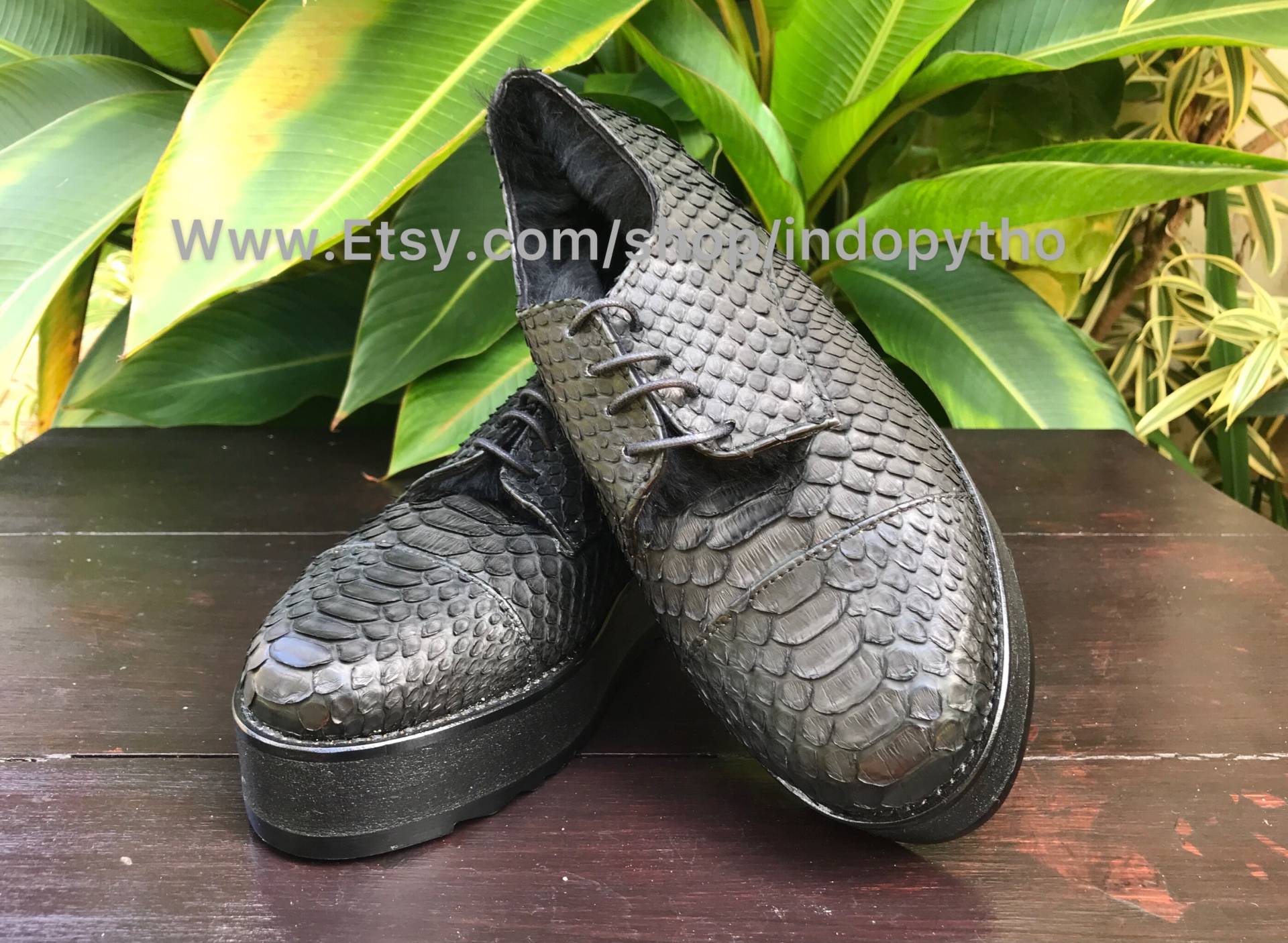 Python-Schuhe, Schwarze Schuhe, Sneakers, Python-Sneaker, Schlangenleder-Schuhe, Schlangenleder-Sneaker, Lederschuhe, Leder-Sneaker, Unisex von IndoPython