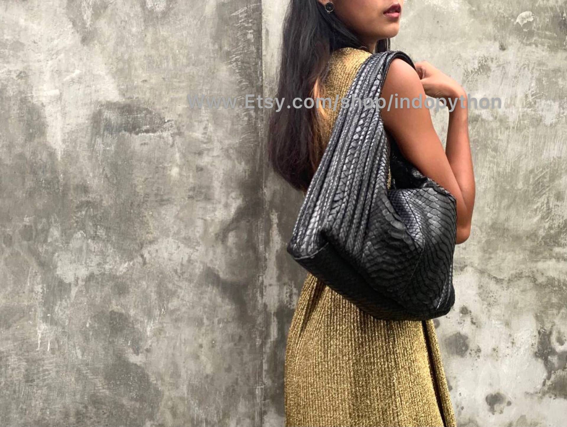 Python Tasche Schlangenleder Schwarz Hängetasche Geschenk Für Siepython Taschepython Handtascheschlangenleder Tascheschwarze Geldbörse Python Tasche Schlangenleder Schwarz Hängetasche Geschenk Für Siepython Taschepython Handtascheschlangenleder Tascheschwarze Geldbörse von IndoPython