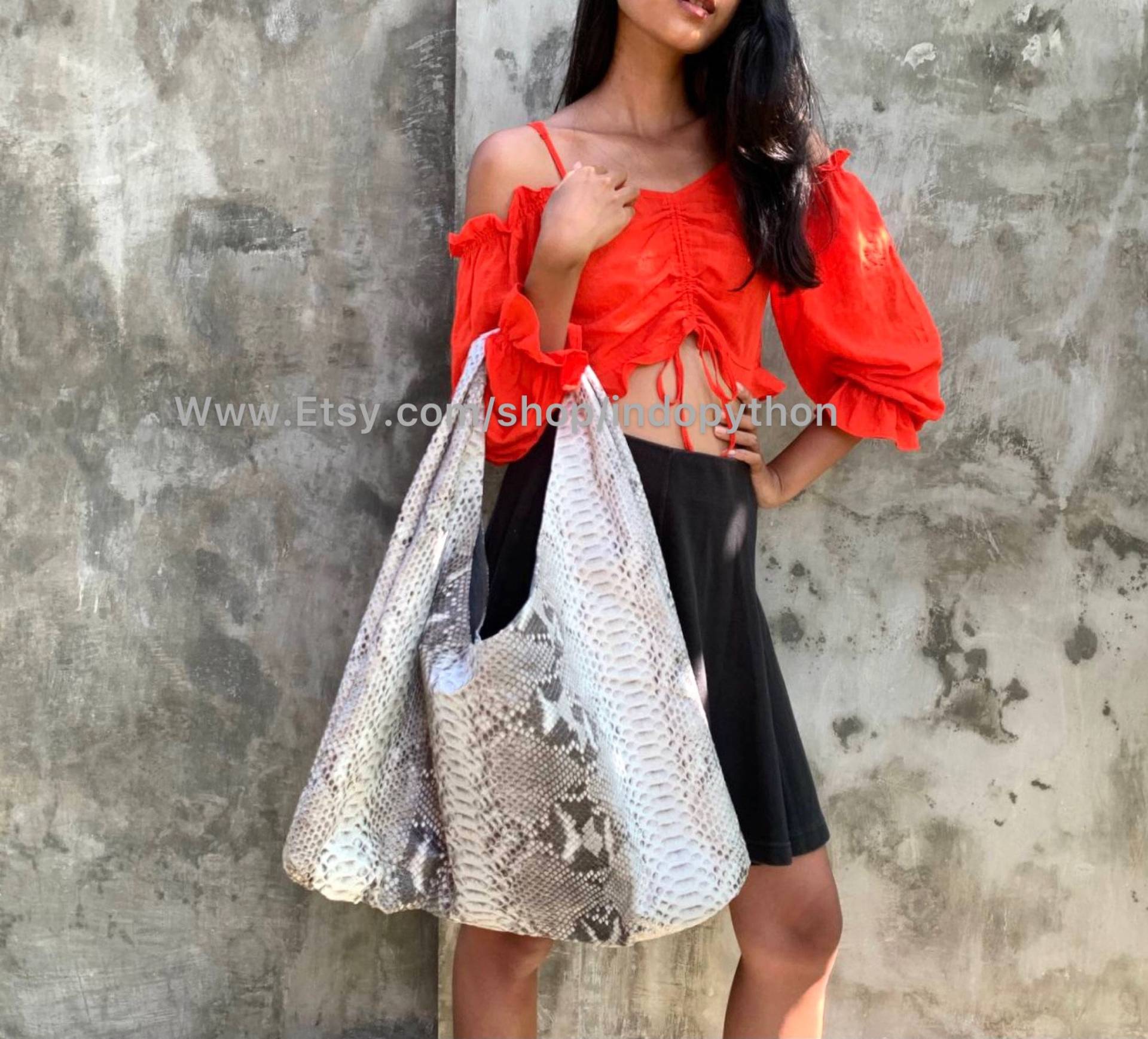 Python Tasche Schlangenledertaschegraue Geschenk Für Sieschwarz Weiße Ledertascheschlangenleder Taschegraue Tascheoversize von IndoPython