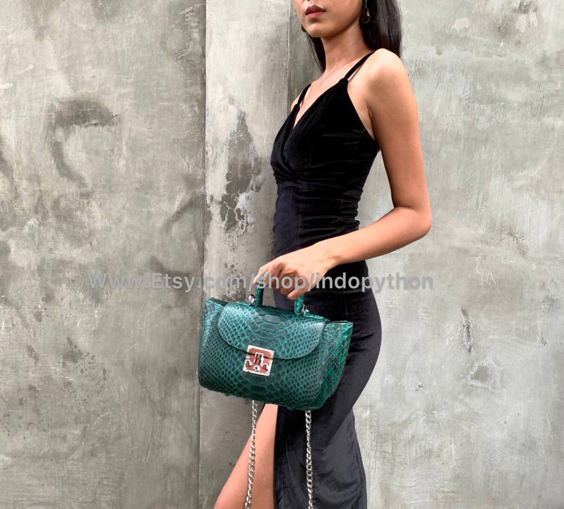 Python Tasche #schlangenledertasche #grünetasche #grünegeldbörse #python #geldbeutel #grüne Handtasche #geschenk Für Sie Python Tasche #schlangenledertasche #grünetasche #grünegeldbörse #python #geldbeutel #grüne Handtasche #geschenk Für Sie von IndoPython