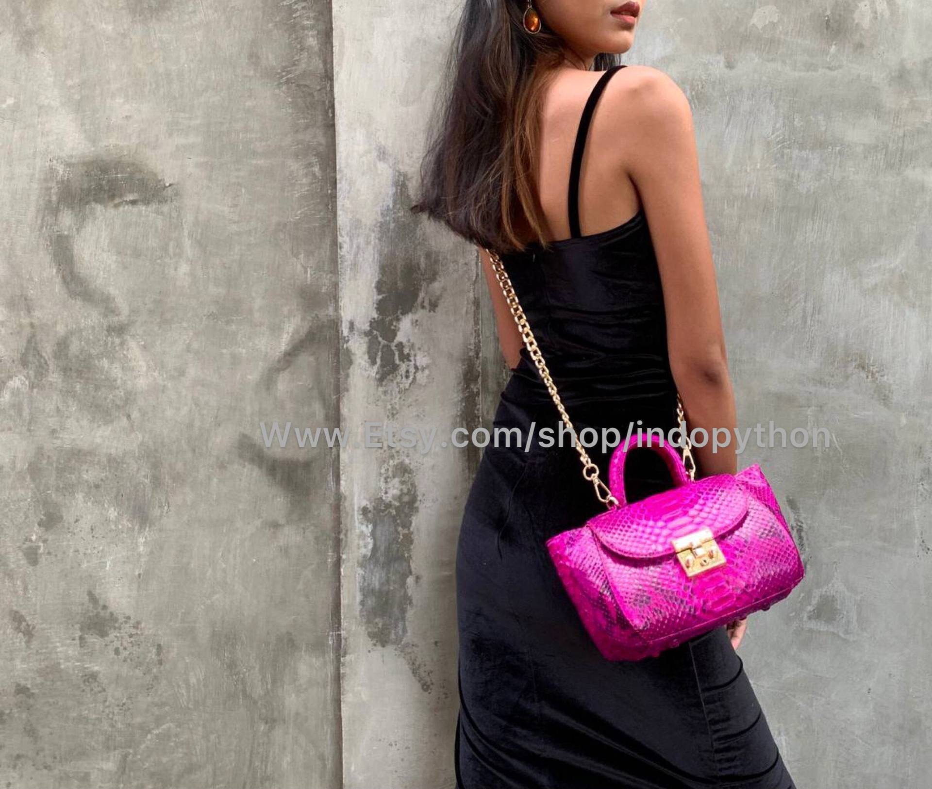 Python Tasche #schlangenledertasche #pinke Geldbörse #pythontasche #fuchsia #tasche #geschenk Für Sie #ledertasche #umhängetasche Python Tasche #schlangenledertasche #pinke Geldbörse #pythontasche #fuchsia #tasche #geschenk Für Sie #ledertasche #umhängetasche von IndoPython