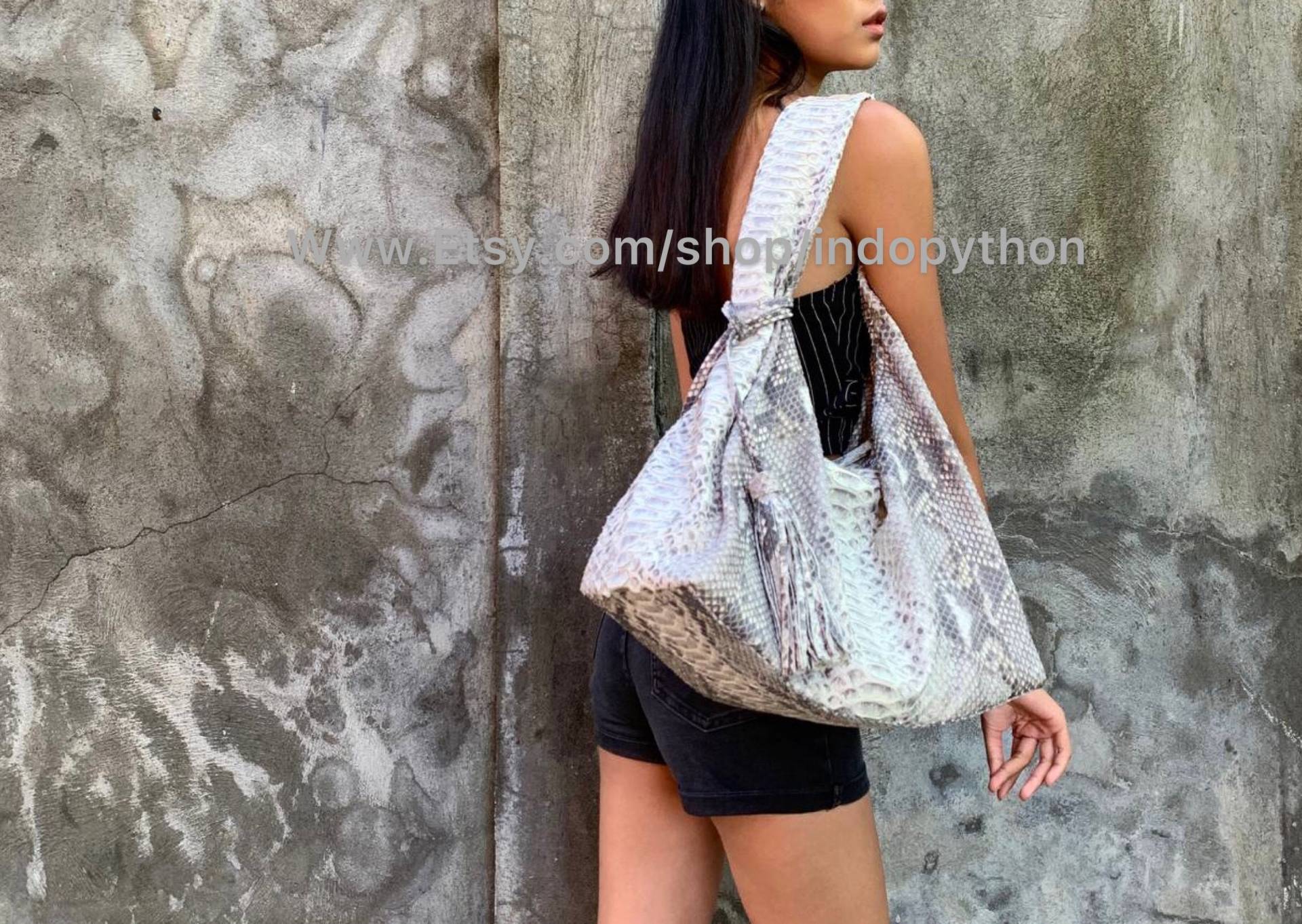 Python Tasche Schwarz Und Weiß Schlangenleder Geldbörse Handtasche Geschenk Für Sie Hobo Bag #ledertasche #python #schlangentasche Python Tasche Schwarz Und Weiß Schlangenleder Geldbörse Handtasche Geschenk Für Sie Hobo Bag #ledertasche #python #schlangentasche von IndoPython