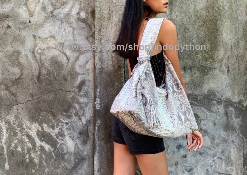 Python Tasche Schwarz Und Weiß Schlangenleder Geldbörse Handtasche Geschenk Für Sie Hobo Bag #ledertasche #python #schlangentasche von IndoPython
