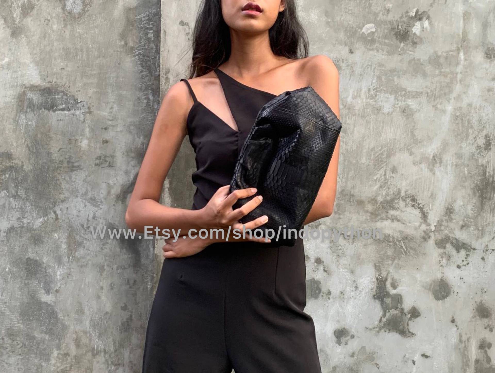 Pythontasche #wolkentasche #schlangenledertasche #schwarzetasche #geschenk Für Sie #echtledertasche #python #handtasche #clutch #schwarze Handtasche Pythontasche #wolkentasche #schlangenledertasche #schwarzetasche #geschenk Für Sie #echtledertasche #python #handtasche #clutch #schwarze Handtasche von IndoPython