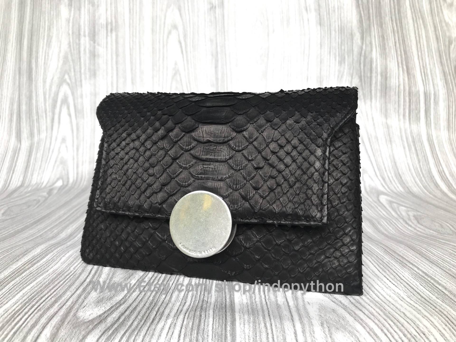 Schwarze Pythonledertasche #pythontasche #schwarze Ledertasche #schlangenledertasche #geschenk Für Sie #ledertasche #pythonhandtasche von IndoPython