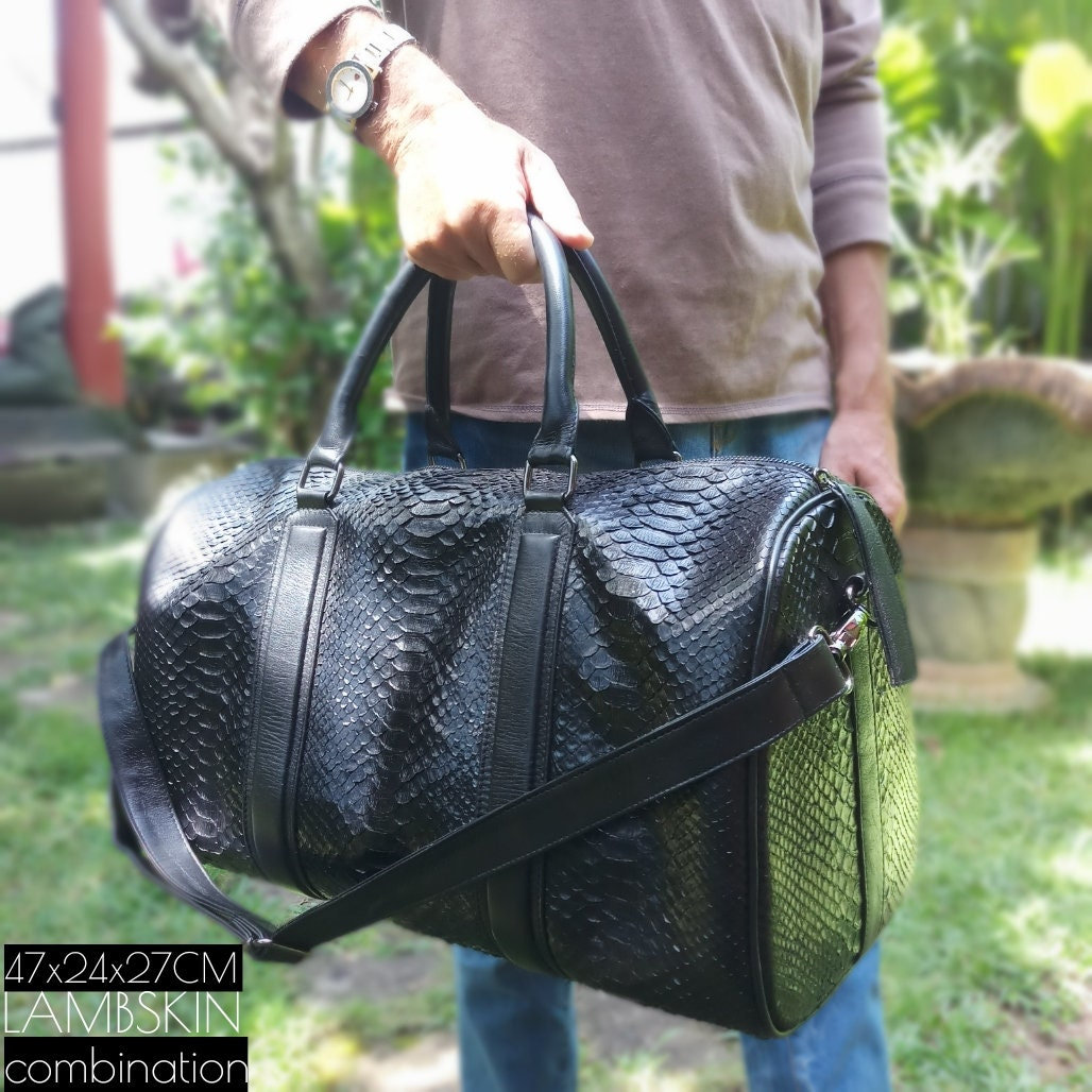 Schwarze Reisetasche, Schlangenfell Python Duffel Tasche, Schwarze Weekender Turnbeutel, Große Tasche von IndoPython