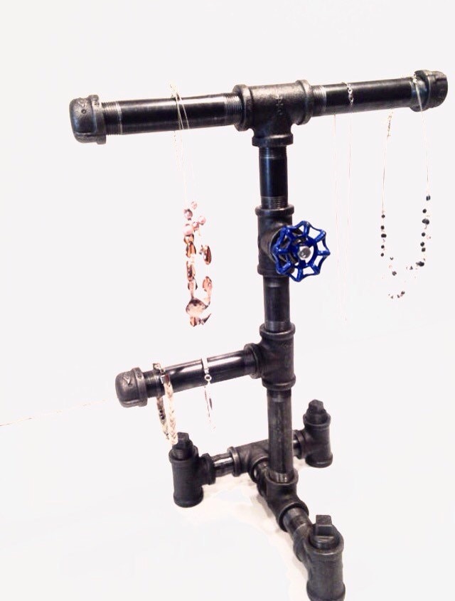 Industrieller 3/4 "Pfeifenschmuckständer Mit Blauem Wasserhahngriff Industrieller 3/4 "Pfeifenschmuckständer Mit Blauem Wasserhahngriff von IndustrialDecorStyle