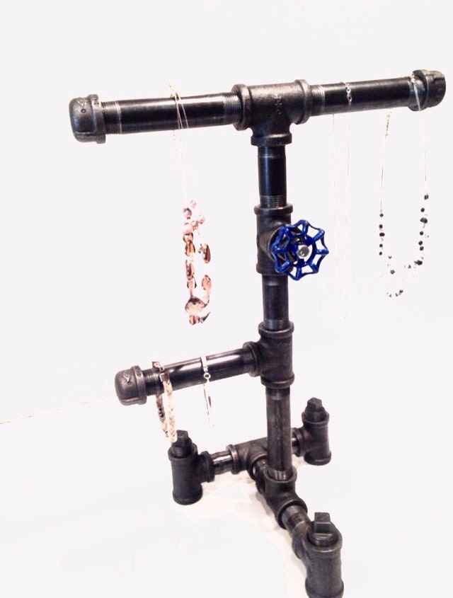 Industrieller 3/4 "Pfeifenschmuckständer Mit Blauem Wasserhahngriff Industrieller 3/4 "Pfeifenschmuckständer Mit Blauem Wasserhahngriff von IndustrialDecorStyle