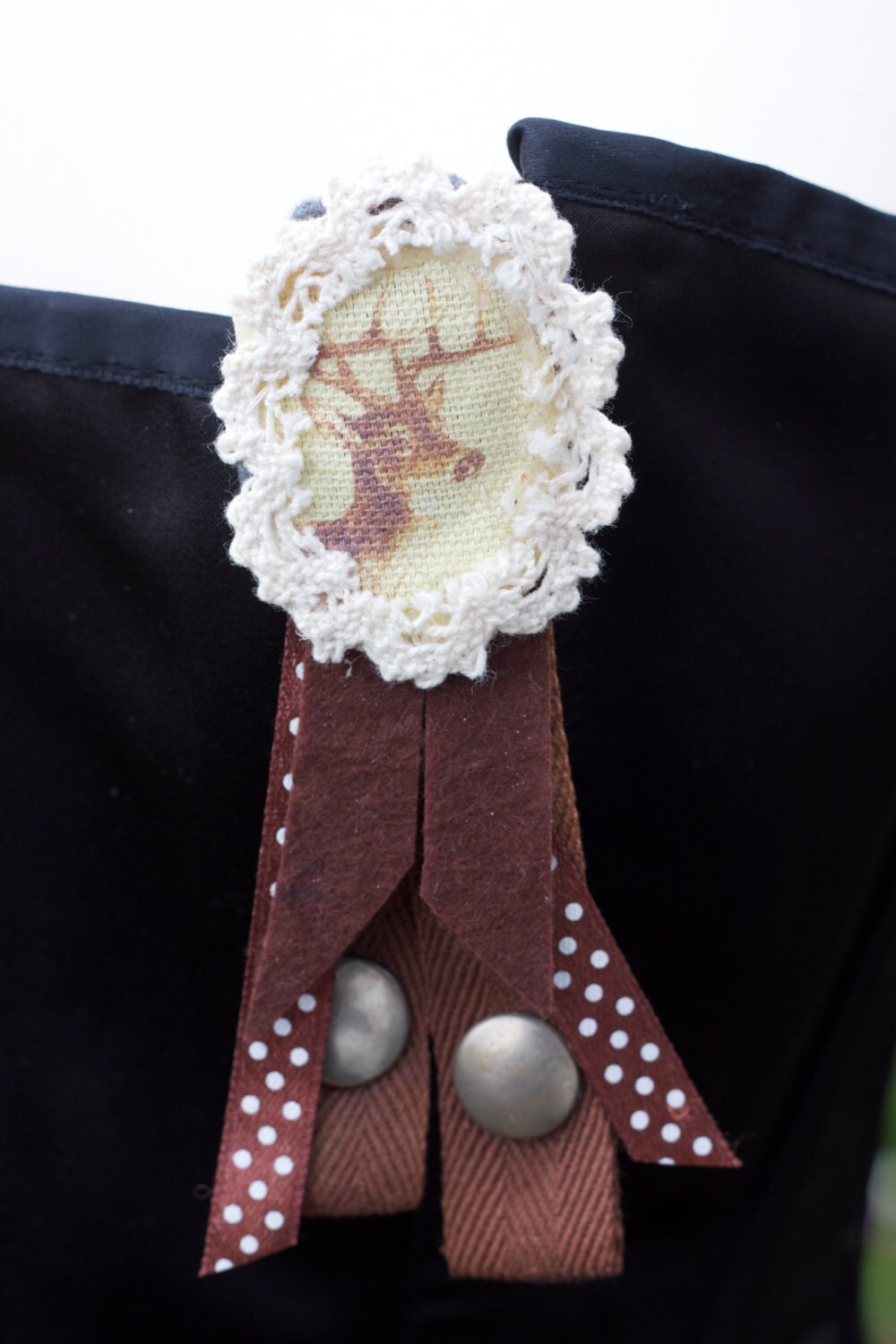 Ein Von Einer Art, Hirsch, Brosche, Mit, Spitze Und Band Details, Schmuck, Zubehör, Kostüm, Geschenk, Frau, Steampunk, Freundin, Freund von IndustriousImaginare