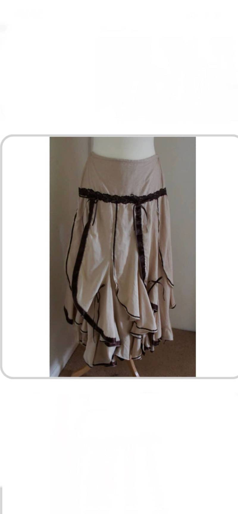 steampunk Inspiriert Geschichtet Altered Upcycled Biscuit Colorerd Knöchellangen Rock Mit Braunen Band Details Und Spitzenbesatz von IndustriousImaginare