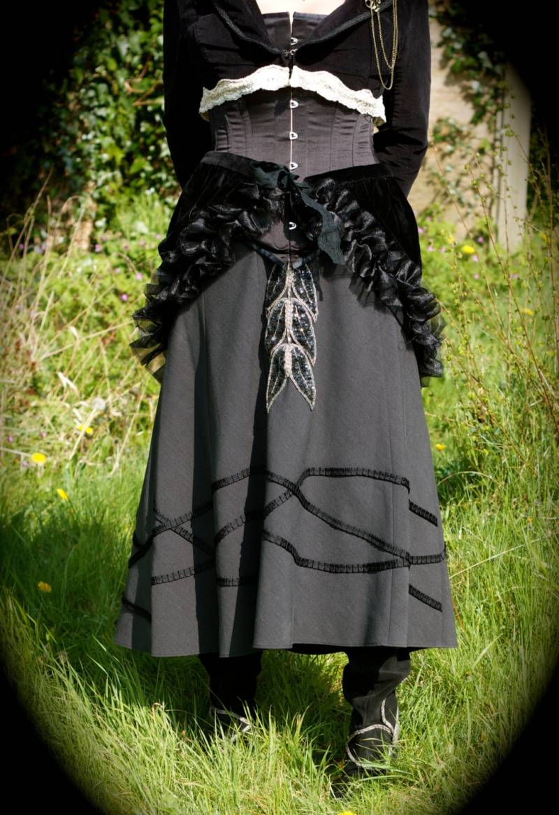 steampunk One Of A Kind Verändert Gefaltete Ribbon Rock Mit Schönen Pailletten Detail Und Binden Gekräuselten Treiben Größe Uk 14 Uns 10 von IndustriousImaginare