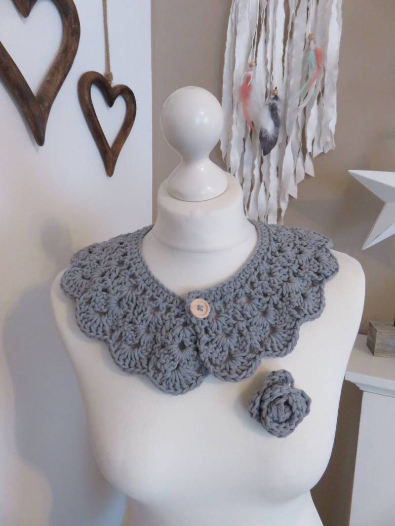 Häkelkragen Und Häkel-Rosenbrosche 2 Er Set von InesSaKreATiv