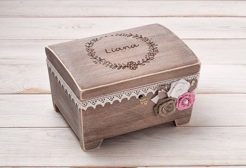 Mädchen Schmuckschatulle, Baby Erinnerungsbox Mit Schlüssel, Benutzerdefinierte Andenken Neue Monogramm Schatztruhe, Taufe Geschenk Für von InesesWeddingGallery