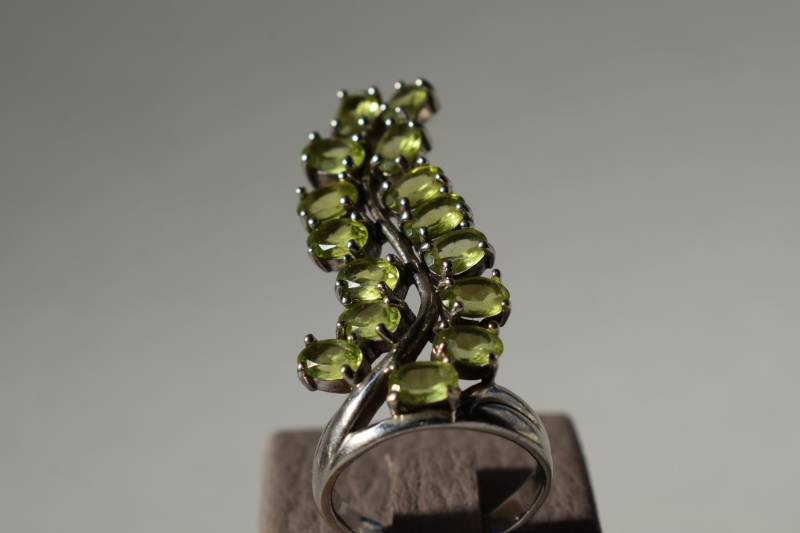 Natürliche Grün Bunt Transparent Pakistan Peridot Sterling Silber Ring Größe 6, 5 von InessCa