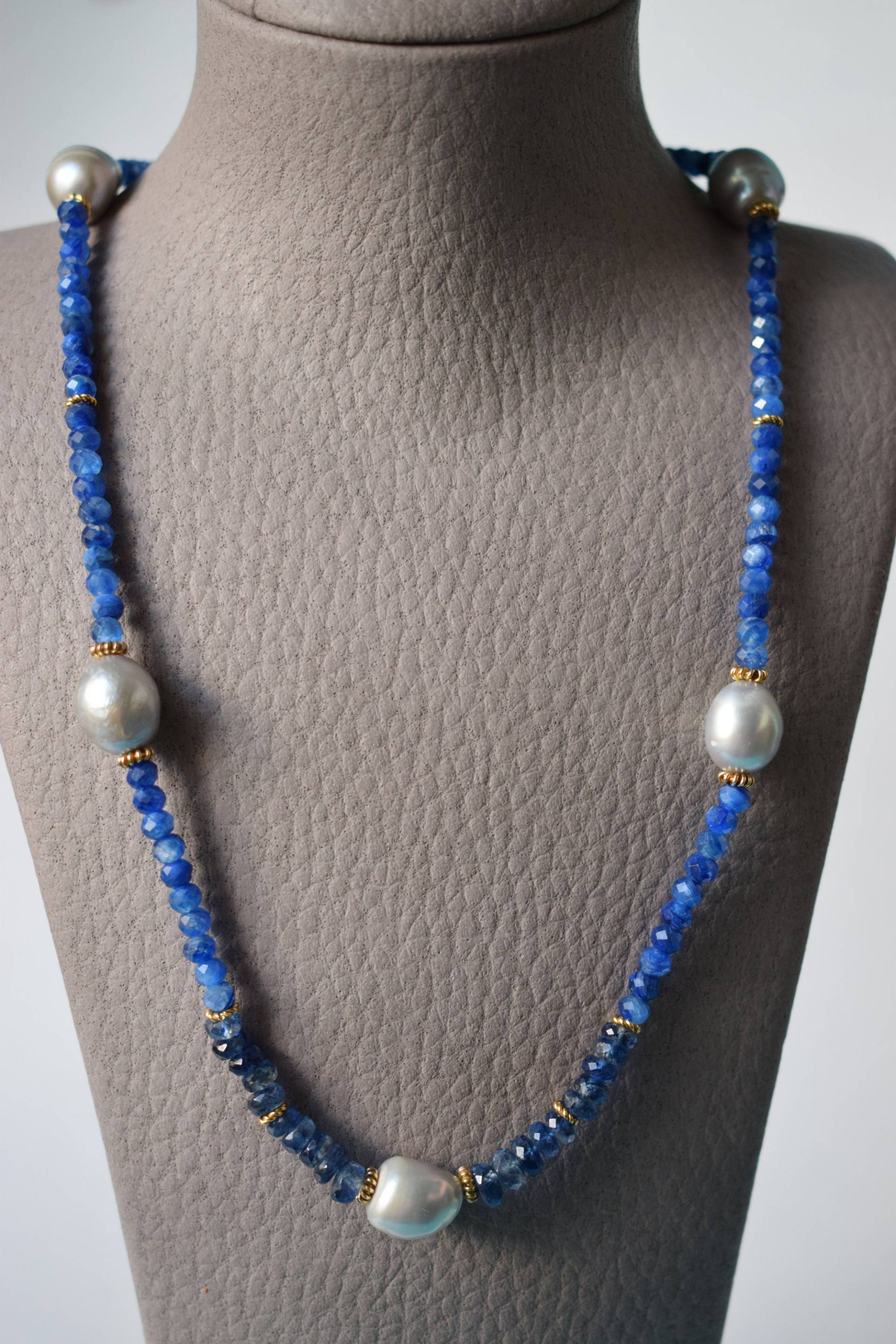 Wunderschöne Blaue Natürliche Saphir Farbe Kyanit Halskette Mit Grau Süßwasser Perle von InessCa