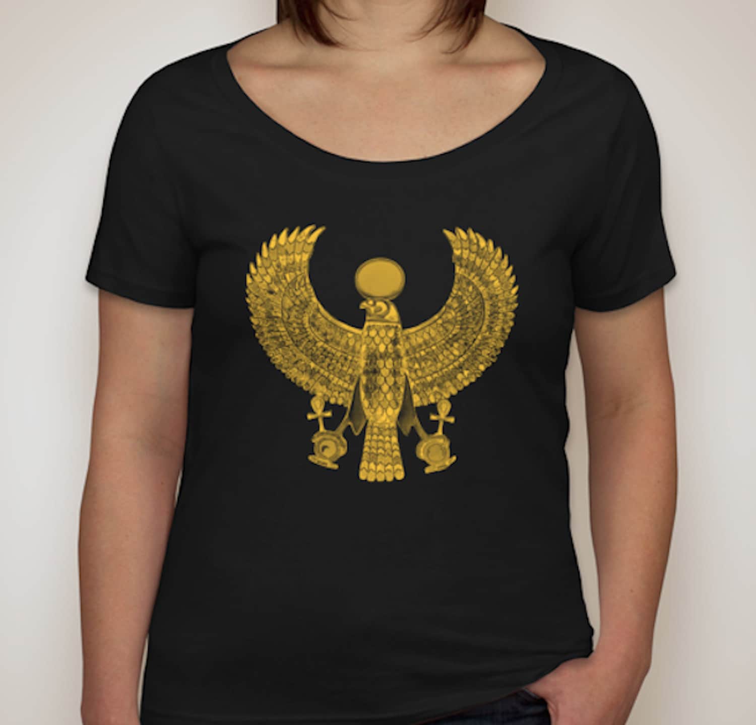 Falcon Rundhals T-Shirt Falcon Rundhals T-Shirt von InfiniteeApparel