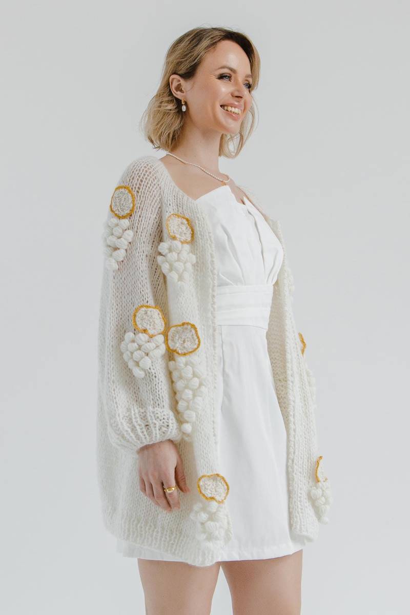 Alpaka Strickjacke | Handgestrickte Jacke Mit Trauben - Frucht Der Götter Goldenen Blättern von InfinityByTea